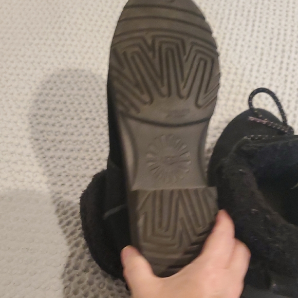 UGG Black Ankle Boots with Fur Lining (29) - Picture 9 of 9